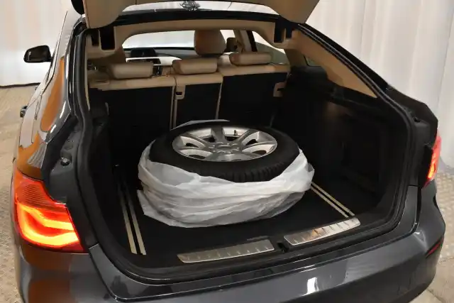 Harmaa Sedan, BMW 320 Gran Turismo – NKZ-985