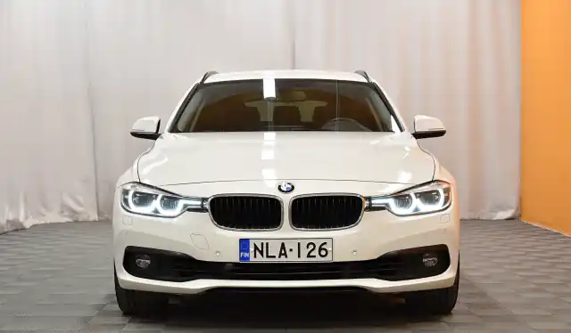 Valkoinen Farmari, BMW 320 – NLA-126