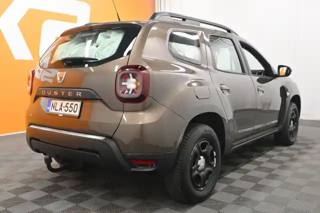 Ruskea Maastoauto, Dacia Duster – NLA-550