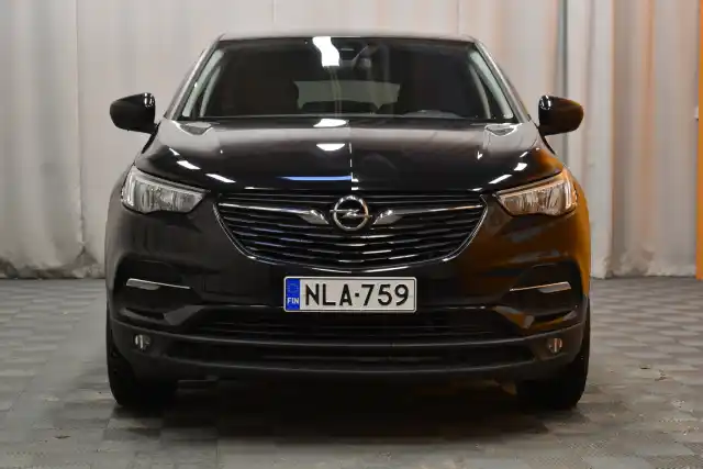 Musta Maastoauto, Opel Grandland X – NLA-759