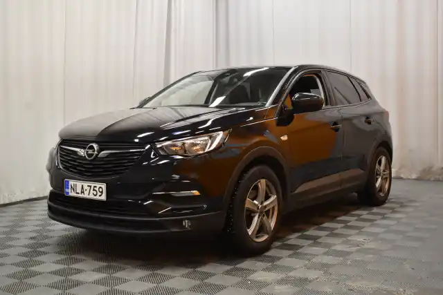 Musta Maastoauto, Opel Grandland X – NLA-759