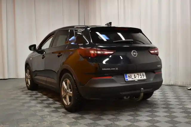 Musta Maastoauto, Opel Grandland X – NLA-759