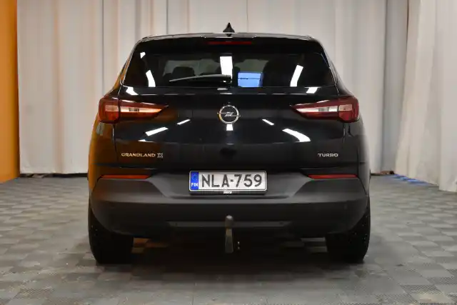 Musta Maastoauto, Opel Grandland X – NLA-759