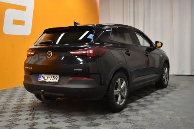 Musta Maastoauto, Opel Grandland X – NLA-759