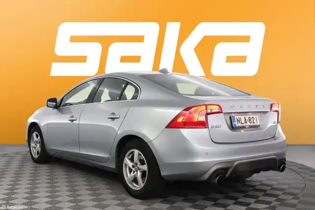 Harmaa Sedan, Volvo S60 – NLA-821