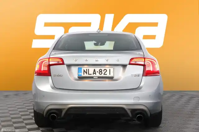 Harmaa Sedan, Volvo S60 – NLA-821