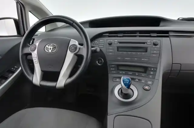 Valkoinen Viistoperä, Toyota Prius – NLA-924