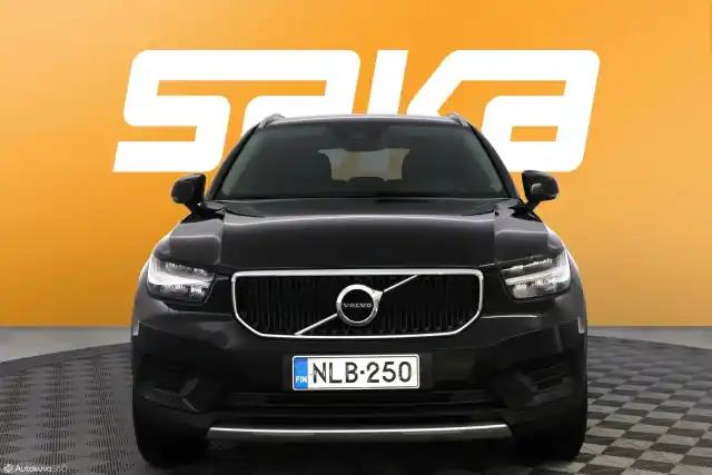 Musta Maastoauto, Volvo XC40 – NLB-250