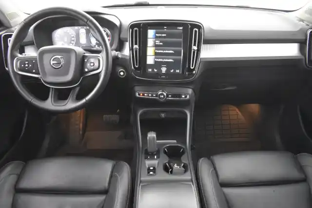 Musta Maastoauto, Volvo XC40 – NLB-250