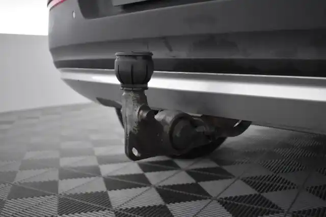 Musta Maastoauto, Volvo XC40 – NLB-250