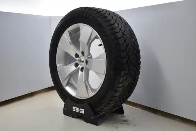 Musta Maastoauto, Volvo XC40 – NLB-250