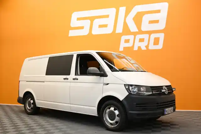 Valkoinen Tila-auto, Volkswagen Transporter – NLE-620