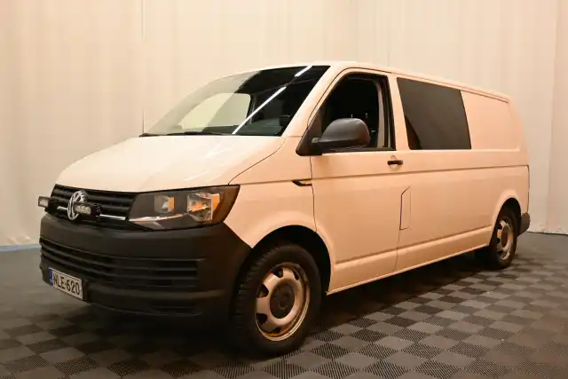 Valkoinen Tila-auto, Volkswagen Transporter – NLE-620