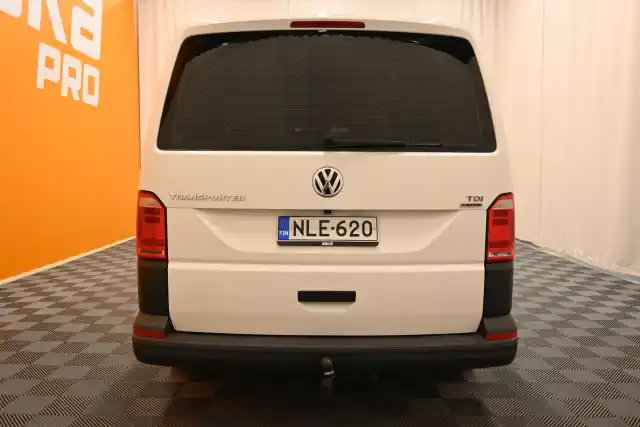 Valkoinen Tila-auto, Volkswagen Transporter – NLE-620