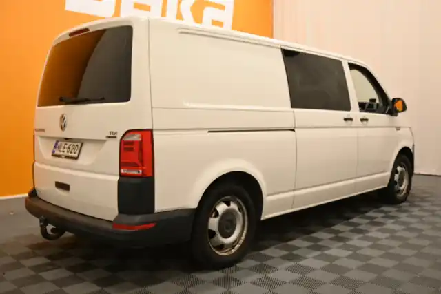 Valkoinen Tila-auto, Volkswagen Transporter – NLE-620