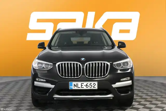 Musta Maastoauto, BMW X3 – NLE-652