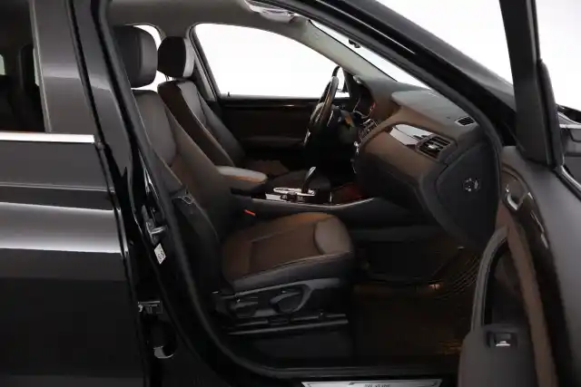 Musta Maastoauto, BMW X4 – NLE-698