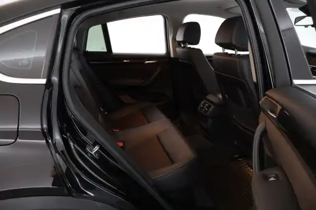 Musta Maastoauto, BMW X4 – NLE-698