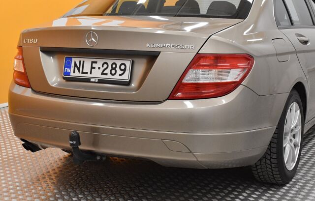 Harmaa Sedan, Mercedes-Benz C – NLF-289
