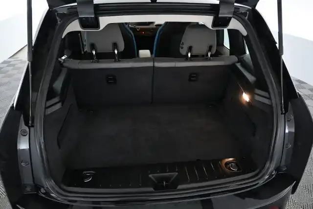 Harmaa Viistoperä, BMW i3 – NLF-435