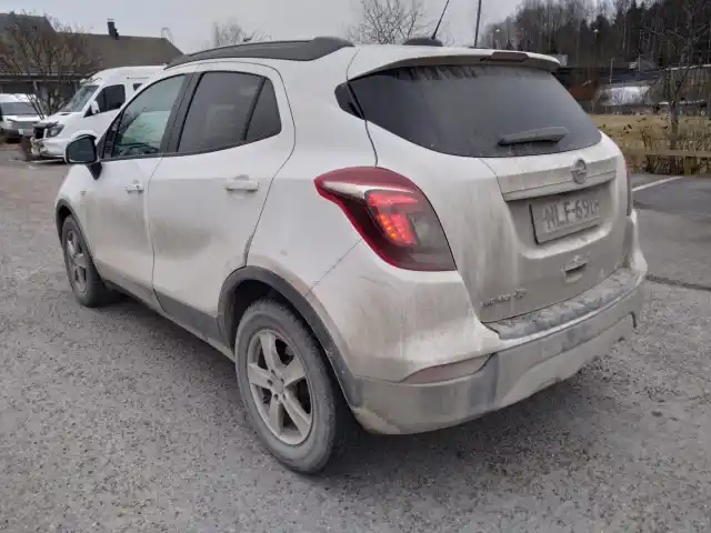 Valkoinen Maastoauto, Opel Mokka – NLF-690