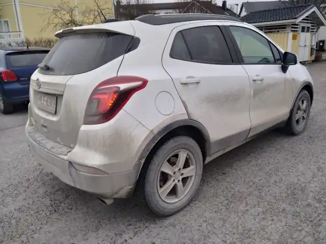 Valkoinen Maastoauto, Opel Mokka – NLF-690