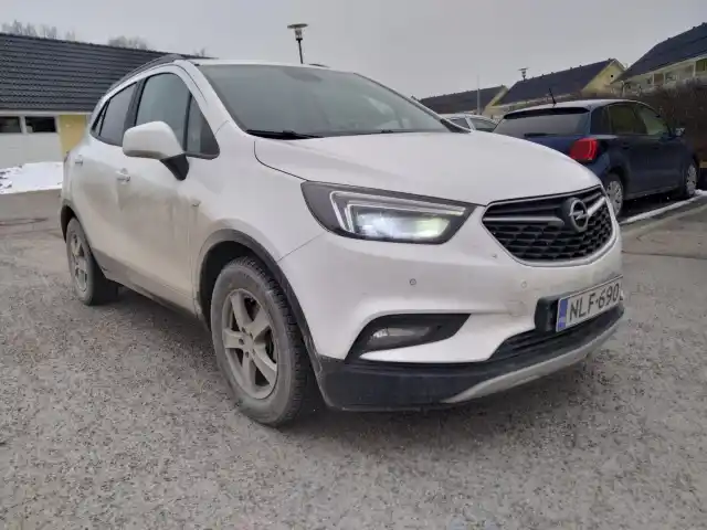 Valkoinen Maastoauto, Opel Mokka – NLF-690