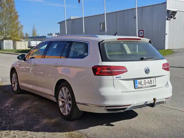 Valkoinen Farmari, Volkswagen Passat – NLG-481