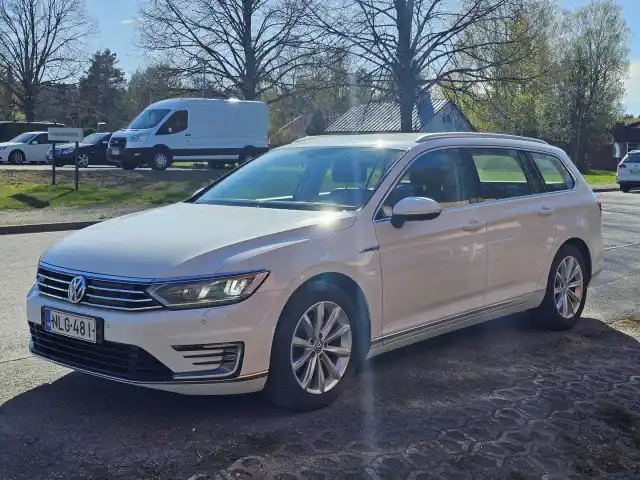 Valkoinen Farmari, Volkswagen Passat – NLG-481