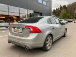 Hopea Sedan, Volvo S60 – NLG-510, kuva 3