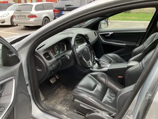 Hopea Sedan, Volvo S60 – NLG-510