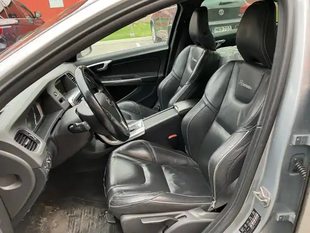 Hopea Sedan, Volvo S60 – NLG-510