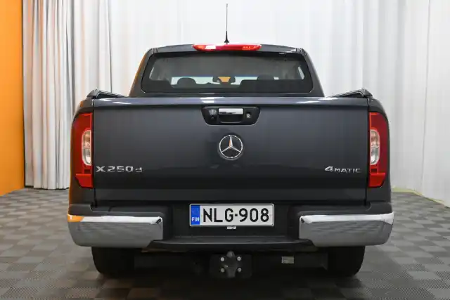 Harmaa Avolava, Mercedes-Benz X – NLG-908