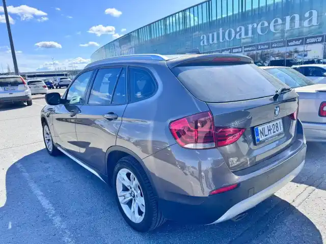 Ruskea Maastoauto, BMW X1 – NLH-281