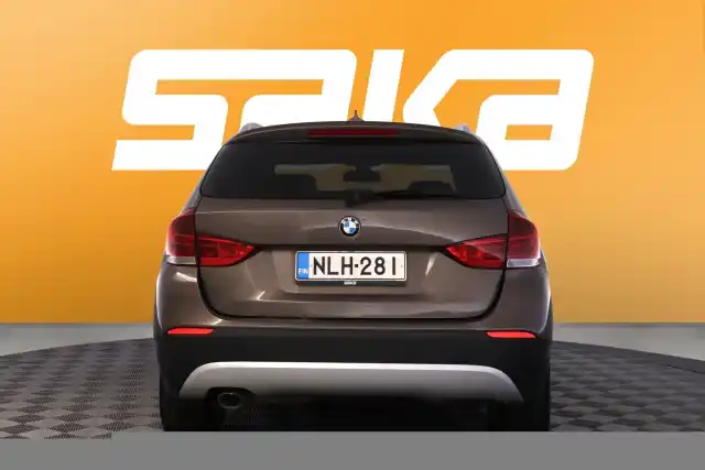 Ruskea Maastoauto, BMW X1 – NLH-281
