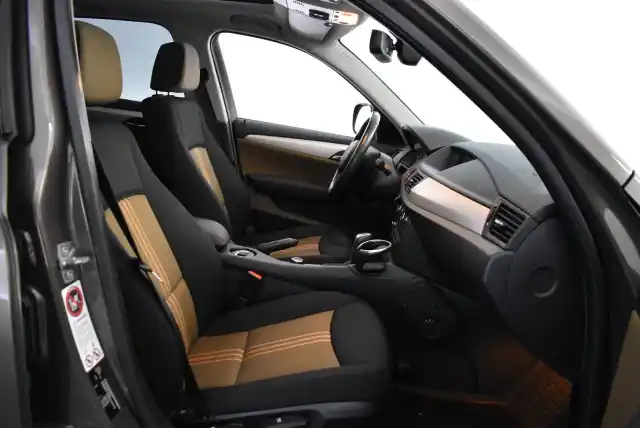 Ruskea Maastoauto, BMW X1 – NLH-281
