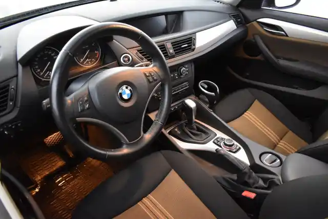Ruskea Maastoauto, BMW X1 – NLH-281