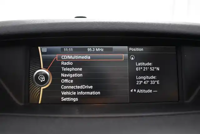 Ruskea Maastoauto, BMW X1 – NLH-281