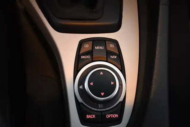 Ruskea Maastoauto, BMW X1 – NLH-281