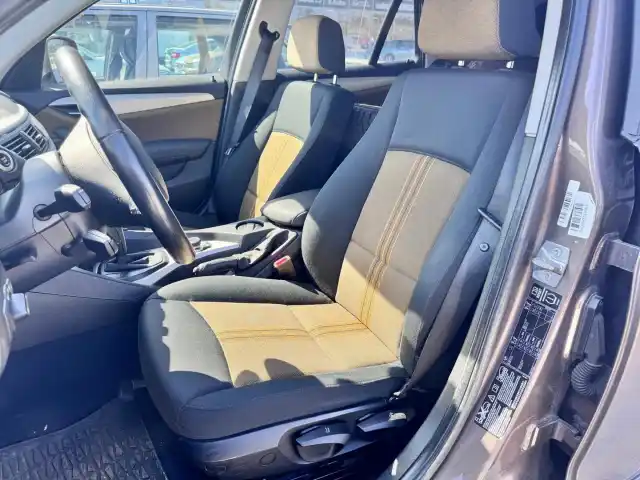 Ruskea Maastoauto, BMW X1 – NLH-281