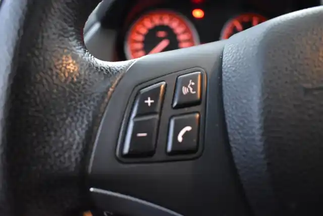 Ruskea Maastoauto, BMW X1 – NLH-281