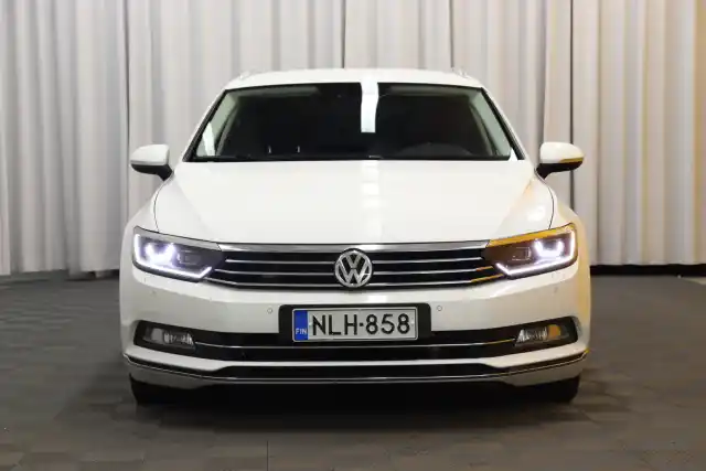 Valkoinen Farmari, Volkswagen Passat – NLH-858