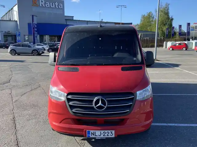 Punainen Pakettiauto, Mercedes-Benz Sprinter – NLJ-223