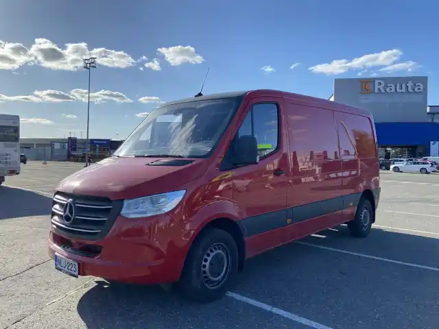 Punainen Pakettiauto, Mercedes-Benz Sprinter – NLJ-223