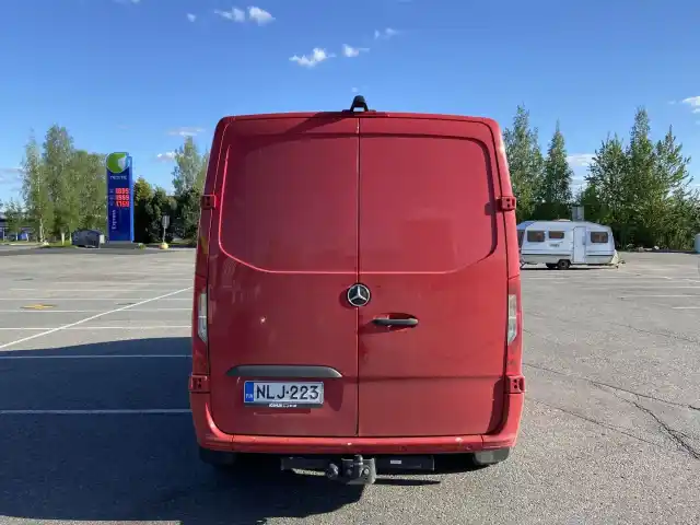 Punainen Pakettiauto, Mercedes-Benz Sprinter – NLJ-223