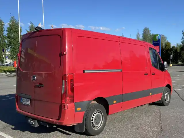 Punainen Pakettiauto, Mercedes-Benz Sprinter – NLJ-223