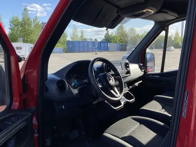 Punainen Pakettiauto, Mercedes-Benz Sprinter – NLJ-223