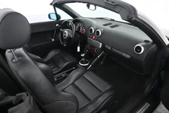 Sininen Avoauto, Audi TT – NLJ-363