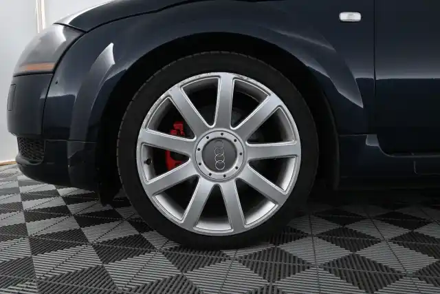 Sininen Avoauto, Audi TT – NLJ-363