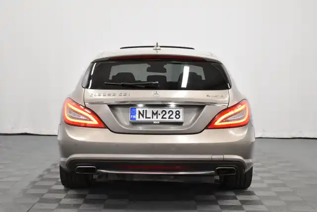 Harmaa Farmari, Mercedes-Benz CLS – NLM-228